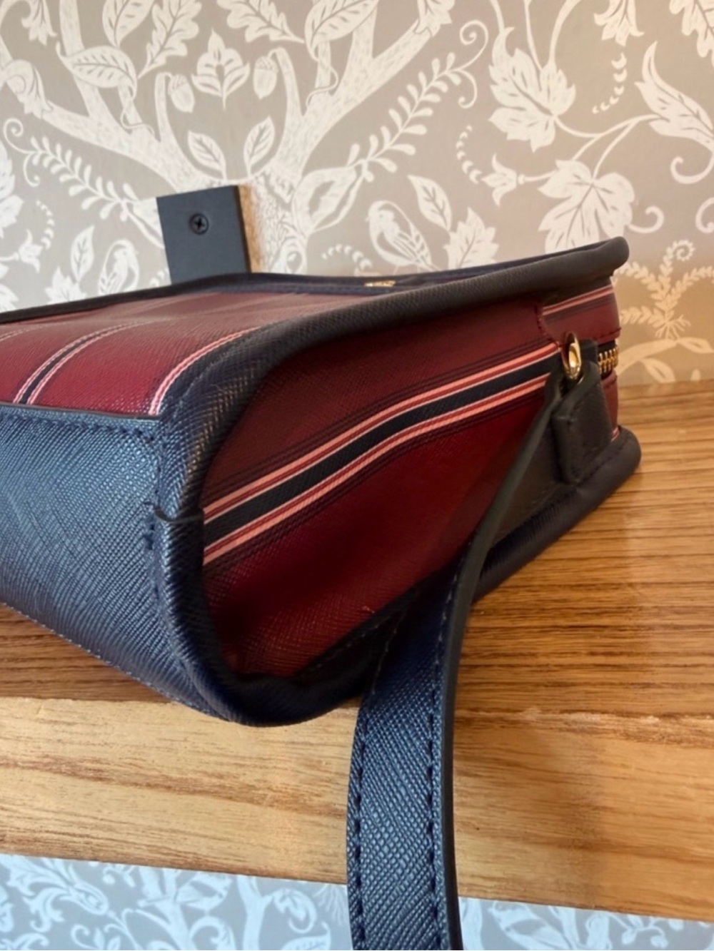 Tommy Hilfiger Signature Stripe Crossbody Bag - Picture 9 of 15